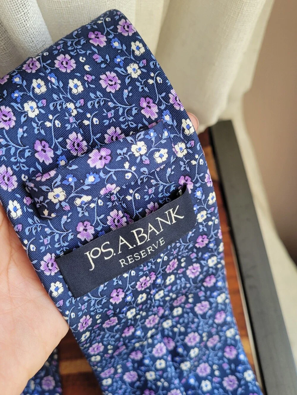 Jos. A. Bank RESERVE 100% Silk Purple White Blue Flowers Leafes Pattern Tie